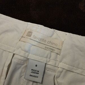 8 GAP Favorite Chinos Cropped White